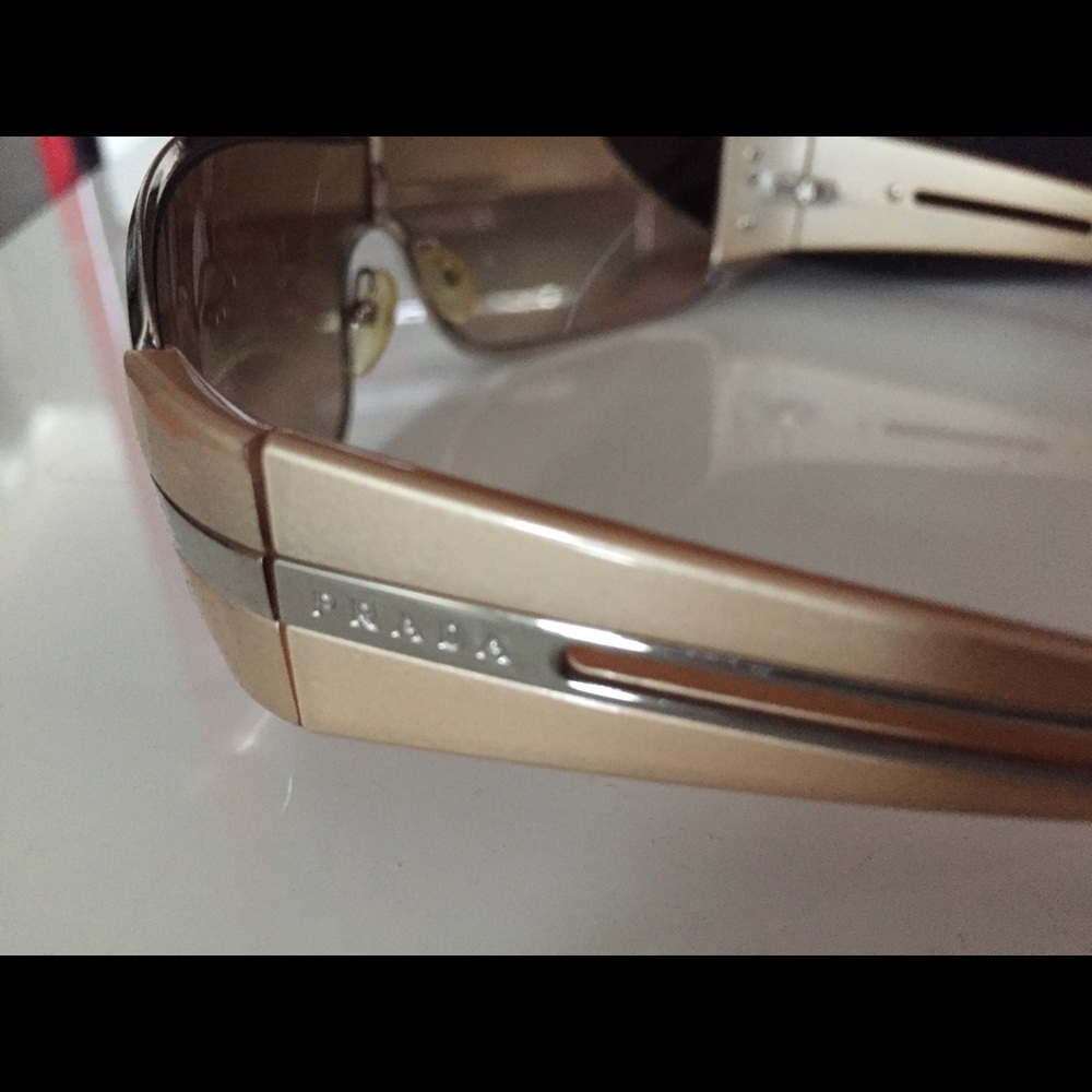 Prada sunglasses - Picture 4 of 6